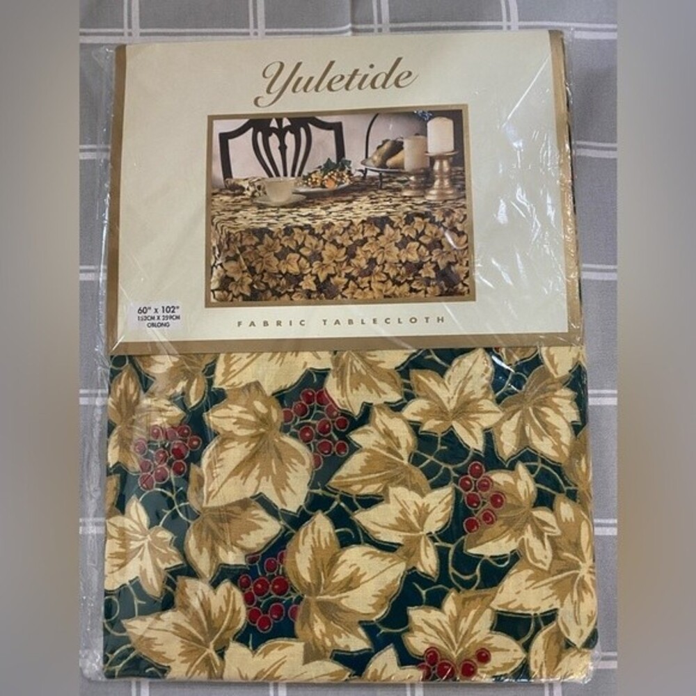 New, Yuletide Fabric Oblong Tablecloth Avon Christmas sunweave by Vera
